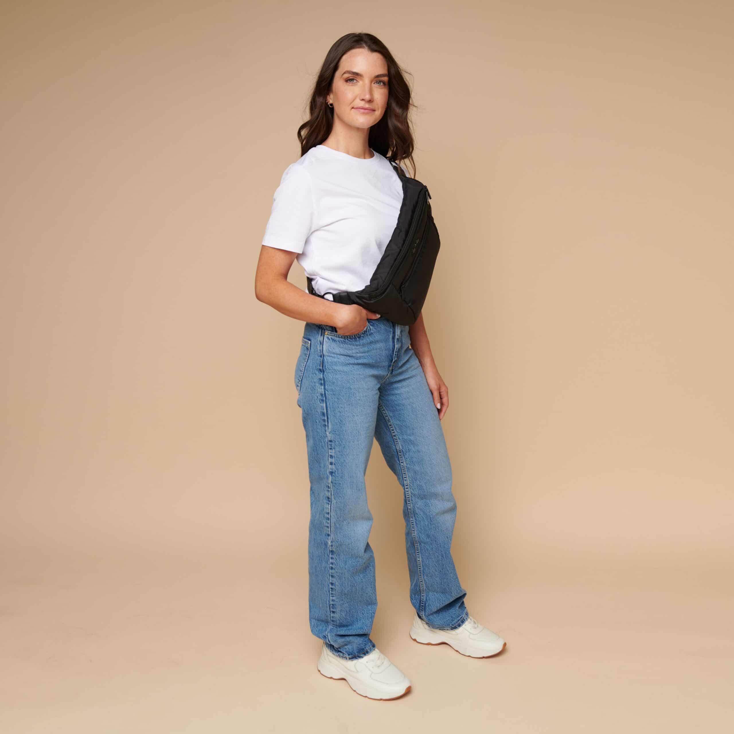 itzy-ritzy-pb1000-ritzy-pack--fanny-pack-&-crossbody-diaper-bag---black-1