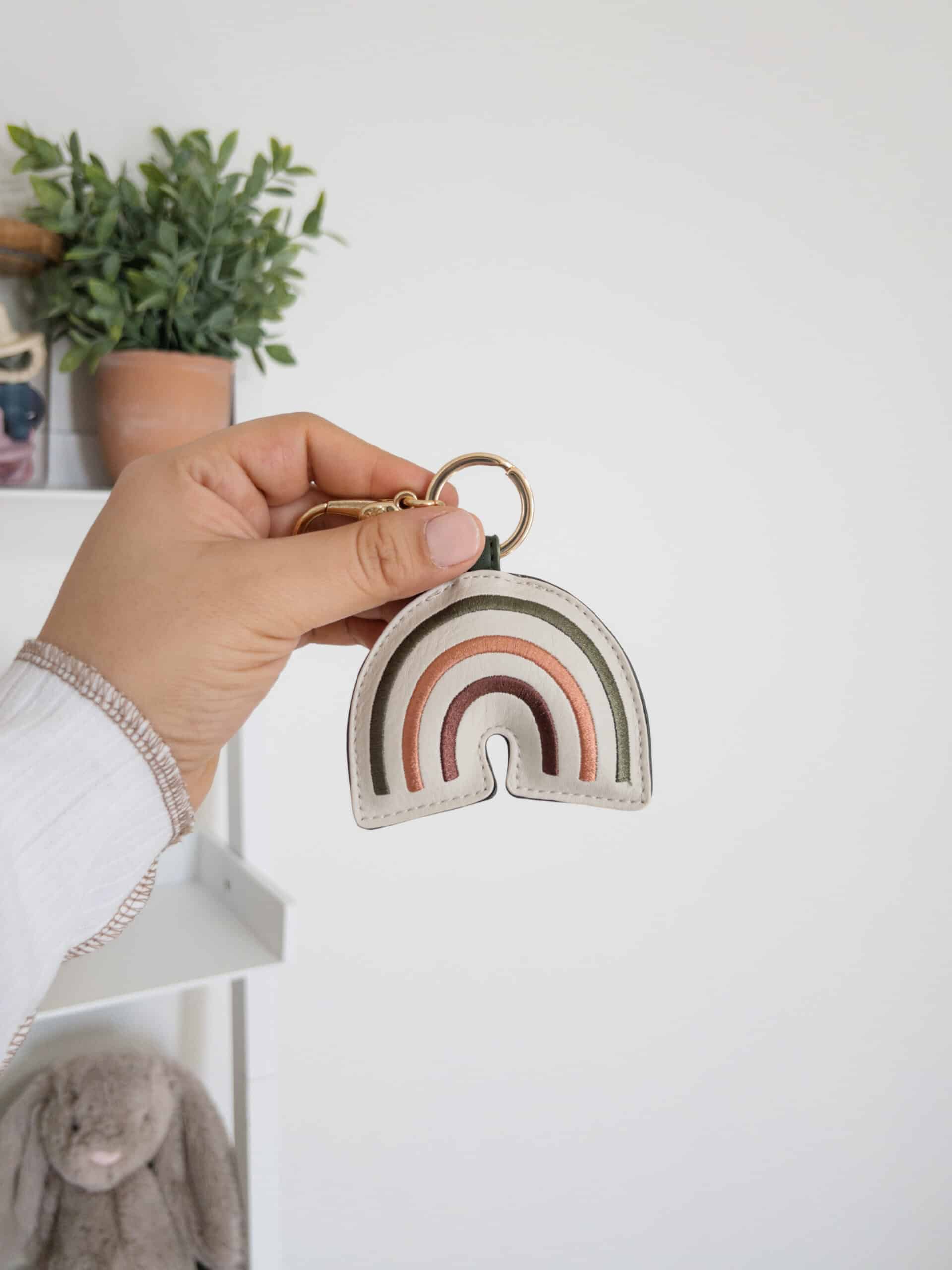 Itzy-Ritzy-Diaper-Bag-Accessories-CKP8450-Puffy-Charm-Rainbow-2-scaled