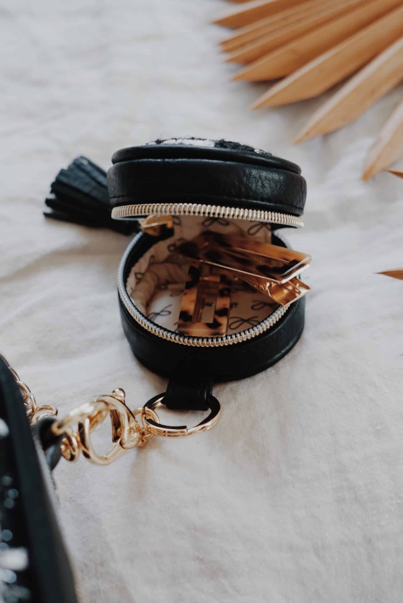 Itzy-Ritzy-Diaper-Bag-Accessories-Pacifier-Case-CP8442-Charm-Pod-Kelly-4-scaled