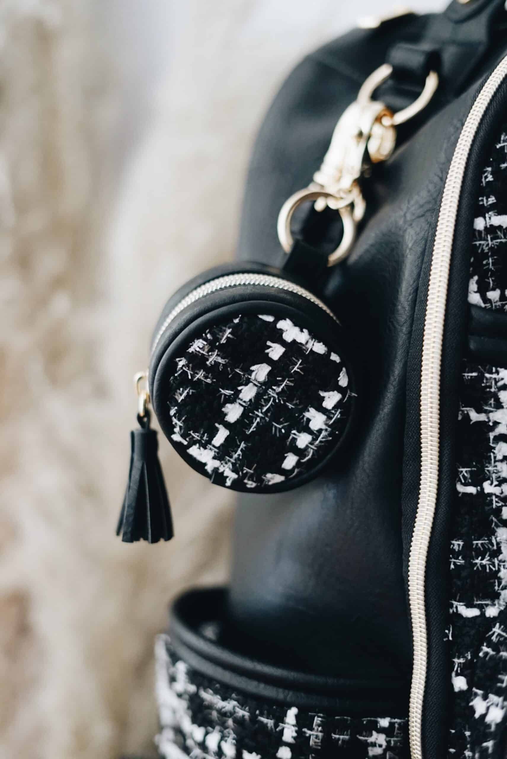 Itzy-Ritzy-Diaper-Bag-Accessories-Pacifier-Case-CP8442-Charm-Pod-Kelly-5-scaled