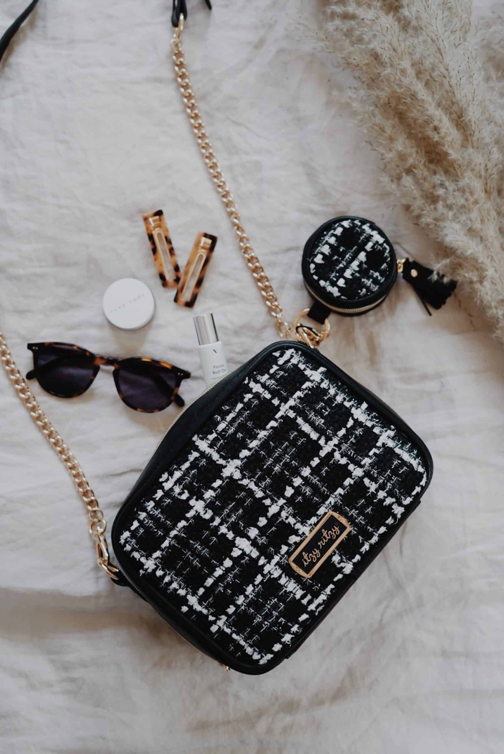 Itzy-Ritzy-Diaper-Bag-Accessories-Pacifier-Case-CP8442-Charm-Pod-Kelly-scaled