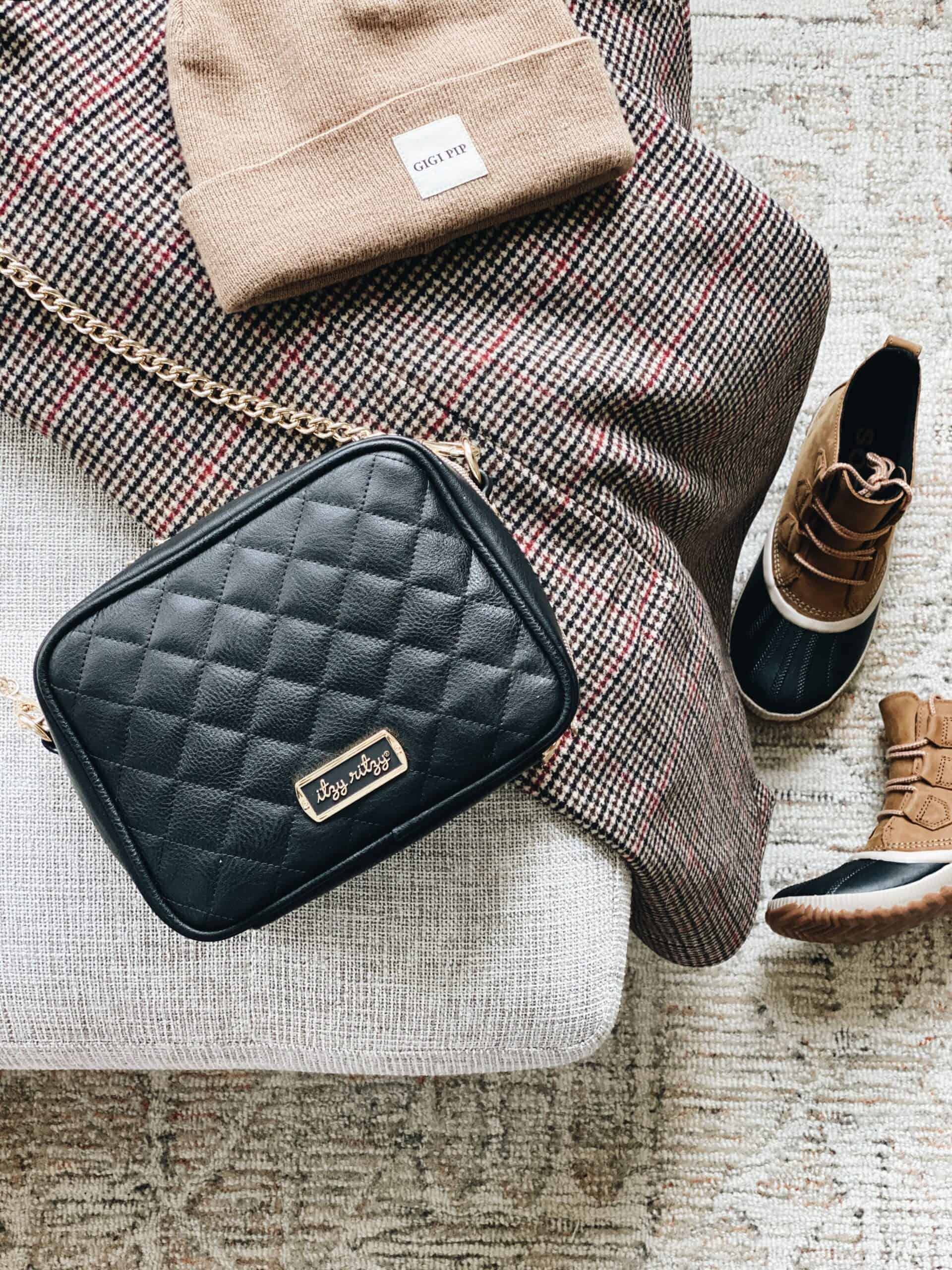 Itzy-Ritzy-Diaper-Bag-CBB1000-Black-Crossbody-14-scaled