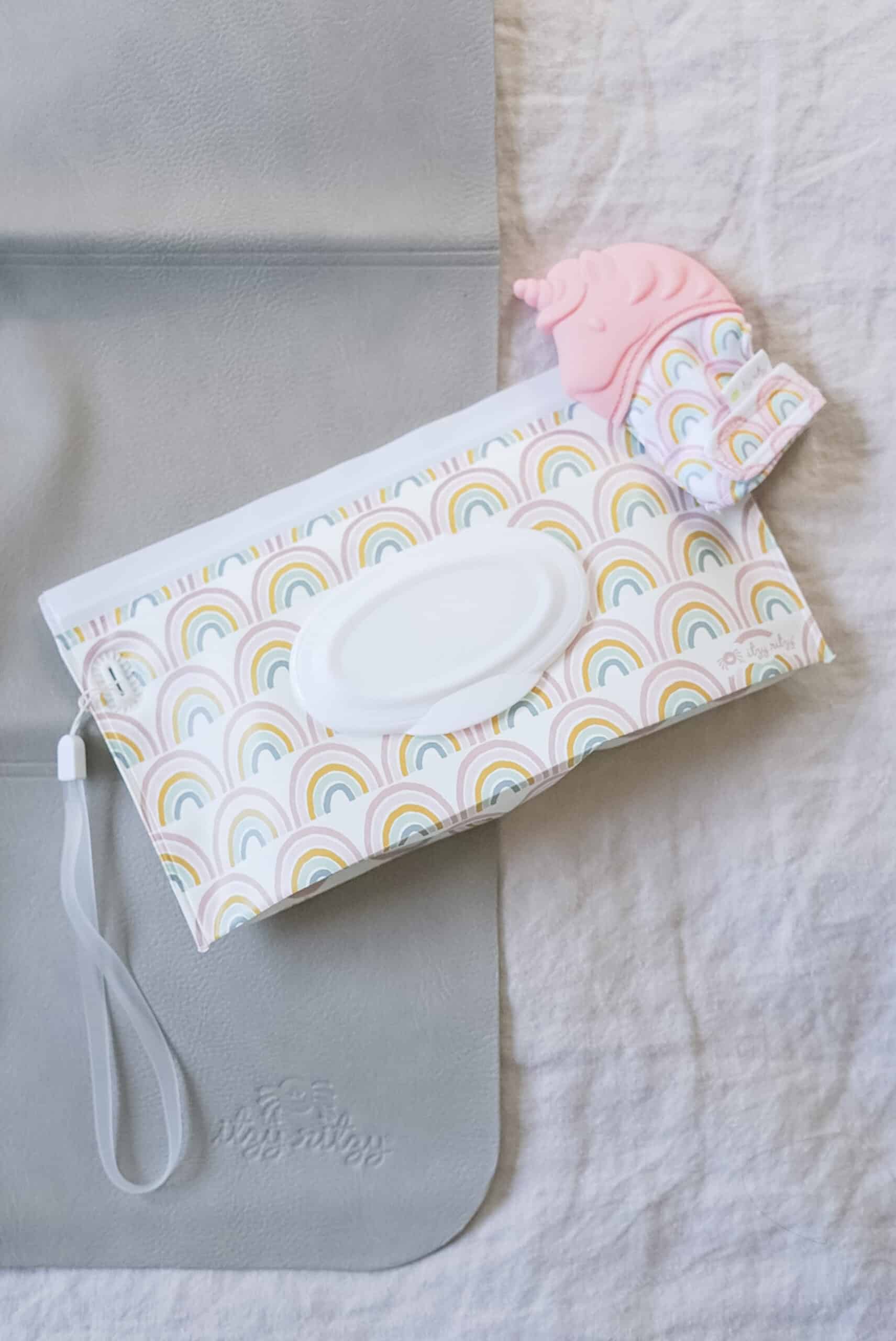 Itzy-Ritzy-PWC3003-Travel-Pouch-Wipes-Case-Rainbow-7-scaled