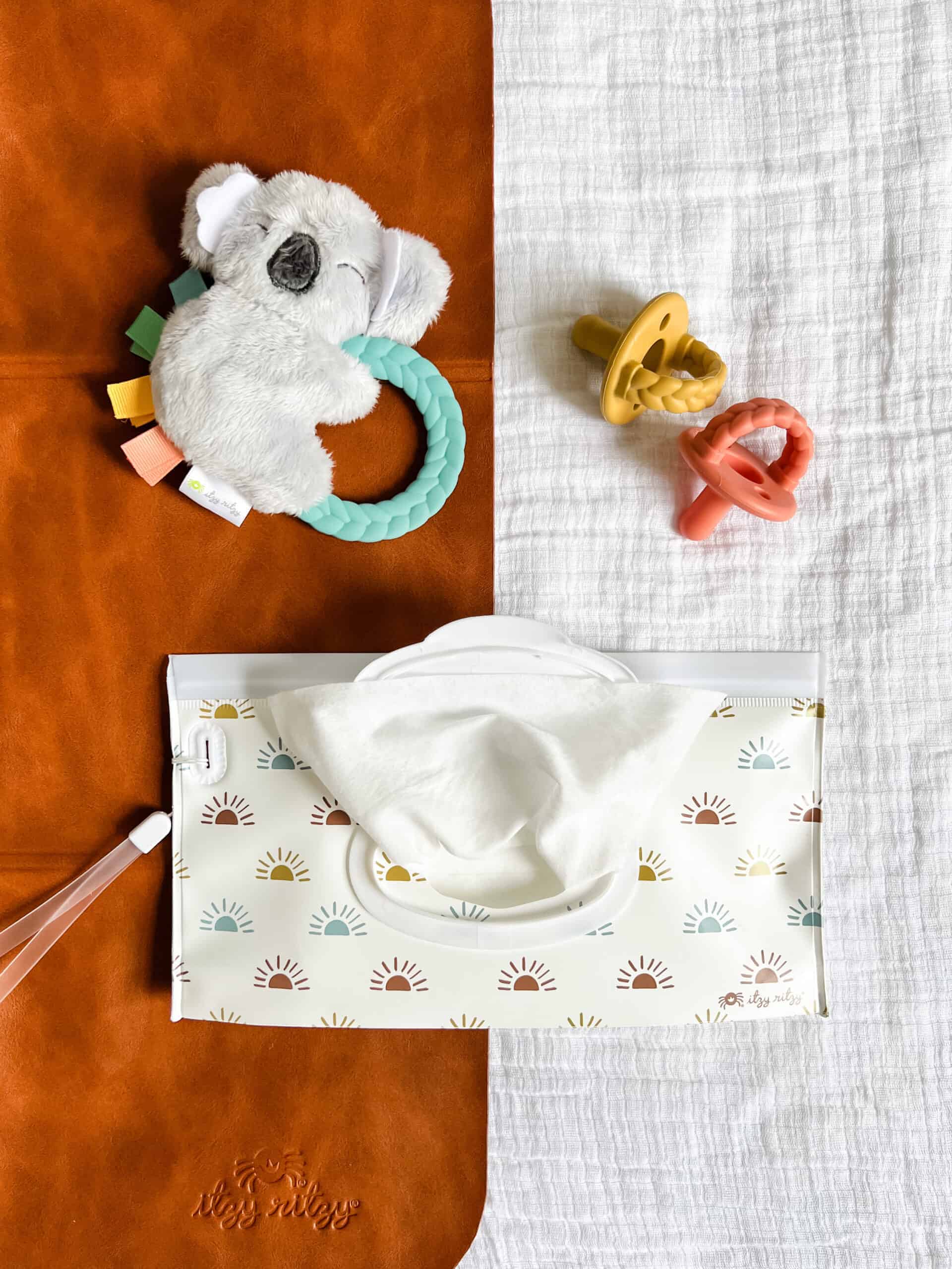 Itzy-Ritzy-PWC8491-Travel-Pouch-Wipes-Case-Desert-Sunrise-12-scaled