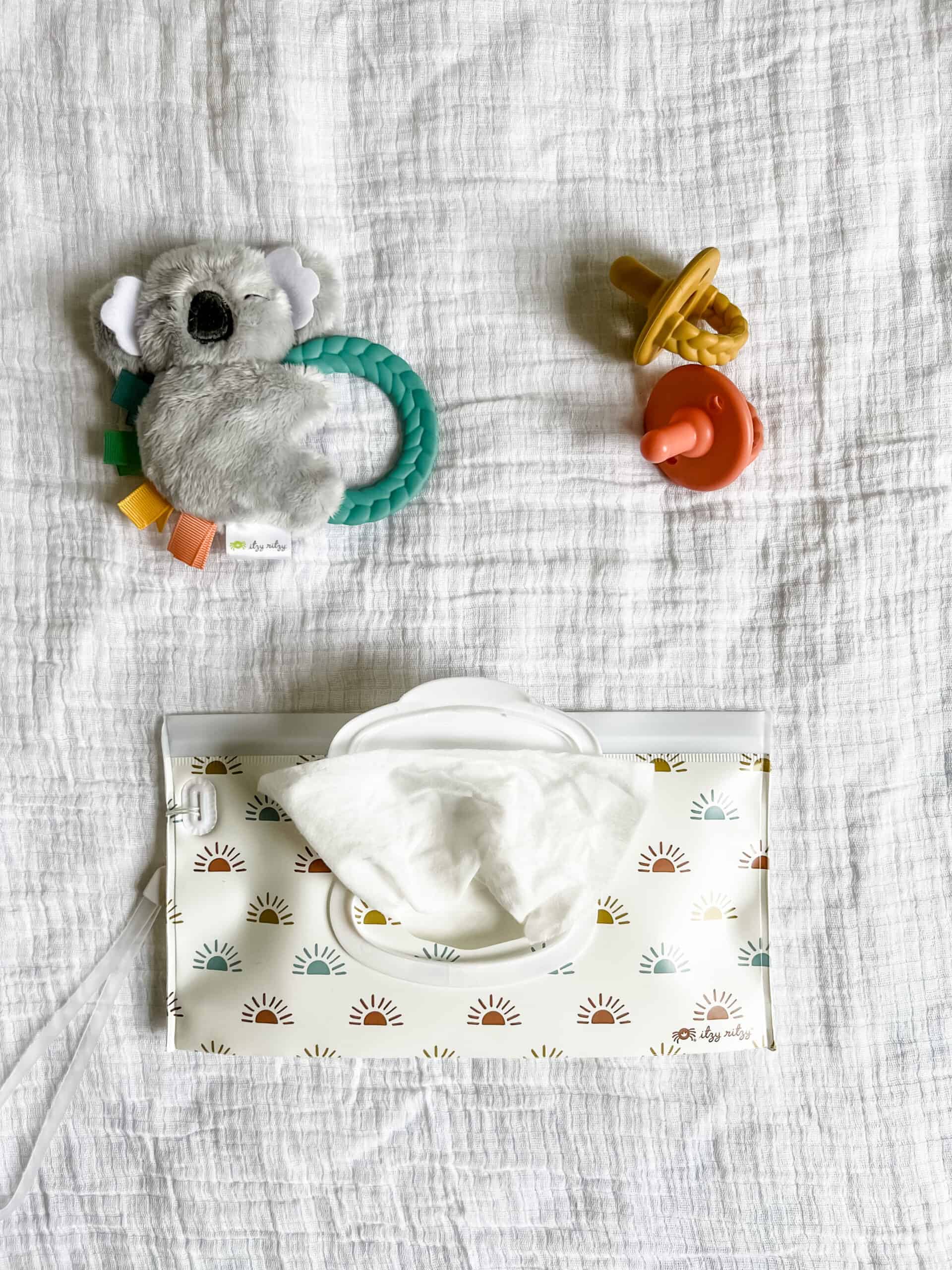 Itzy-Ritzy-PWC8491-Travel-Pouch-Wipes-Case-Desert-Sunrise-13-scaled