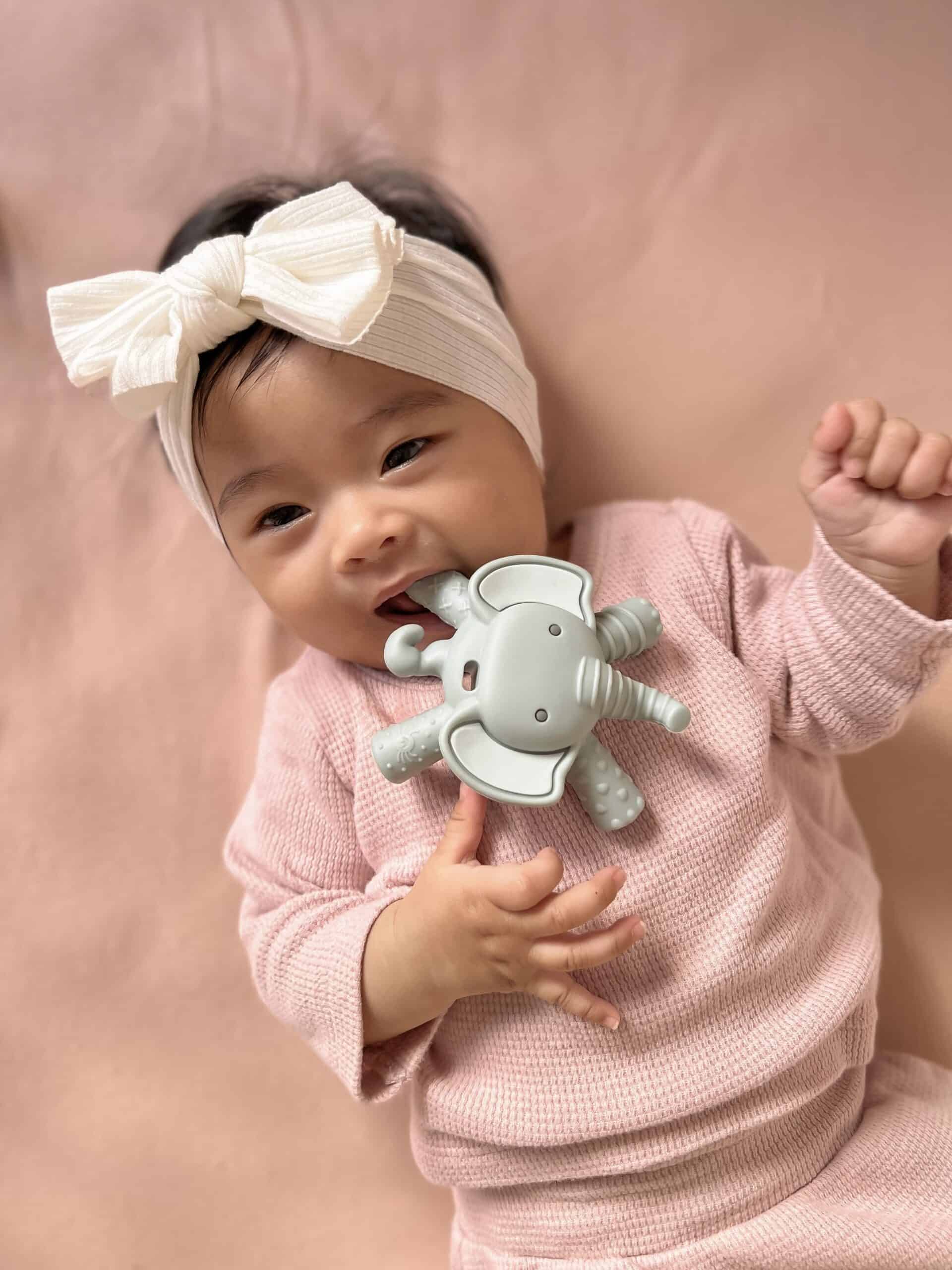 Itzy-Ritzy-RZT8469-Ritzy-Teether-Emmerson-the-Elephant-16-scaled