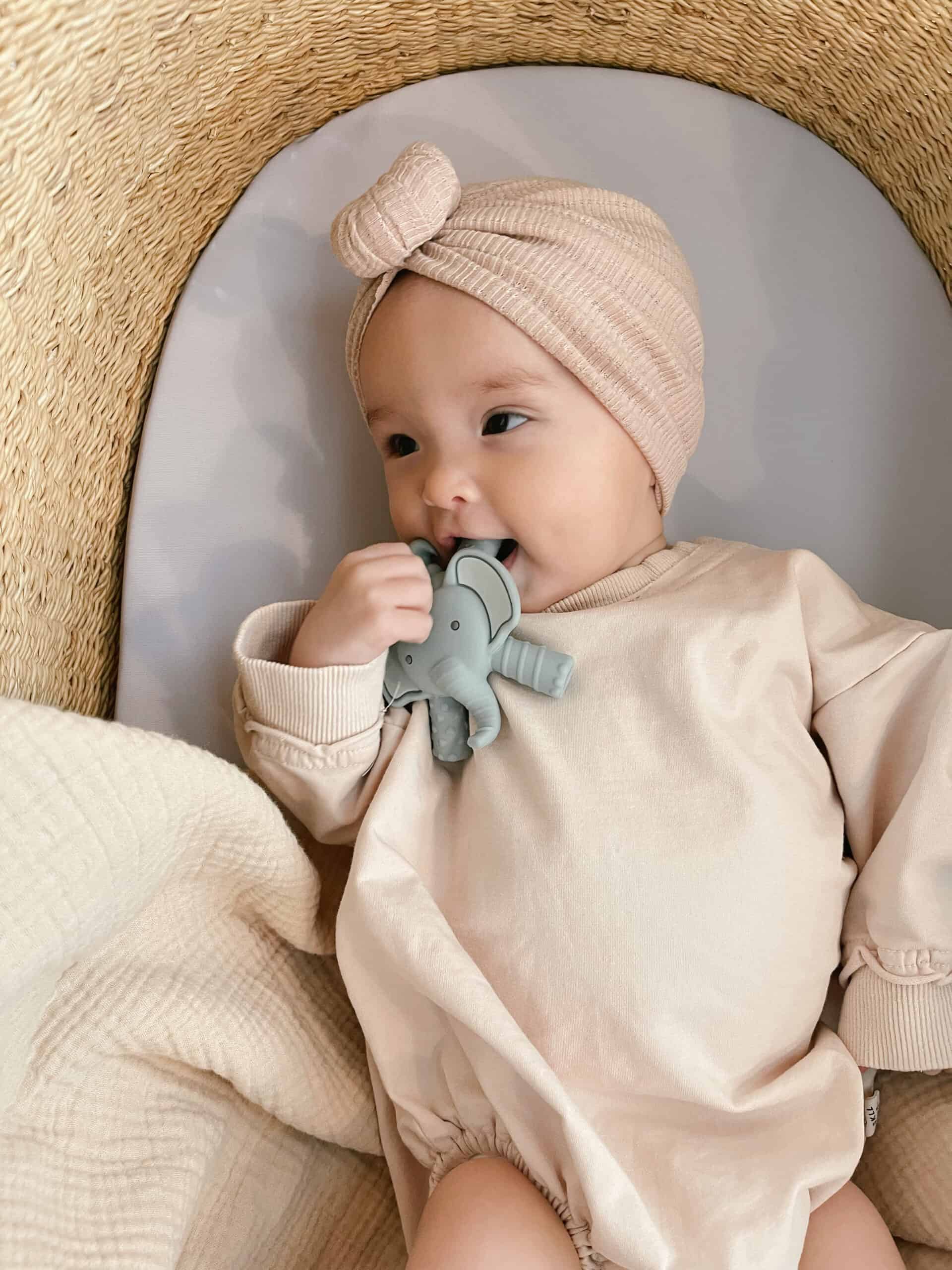 Itzy-Ritzy-RZT8469-Ritzy-Teether-Emmerson-the-Elephant-21-scaled