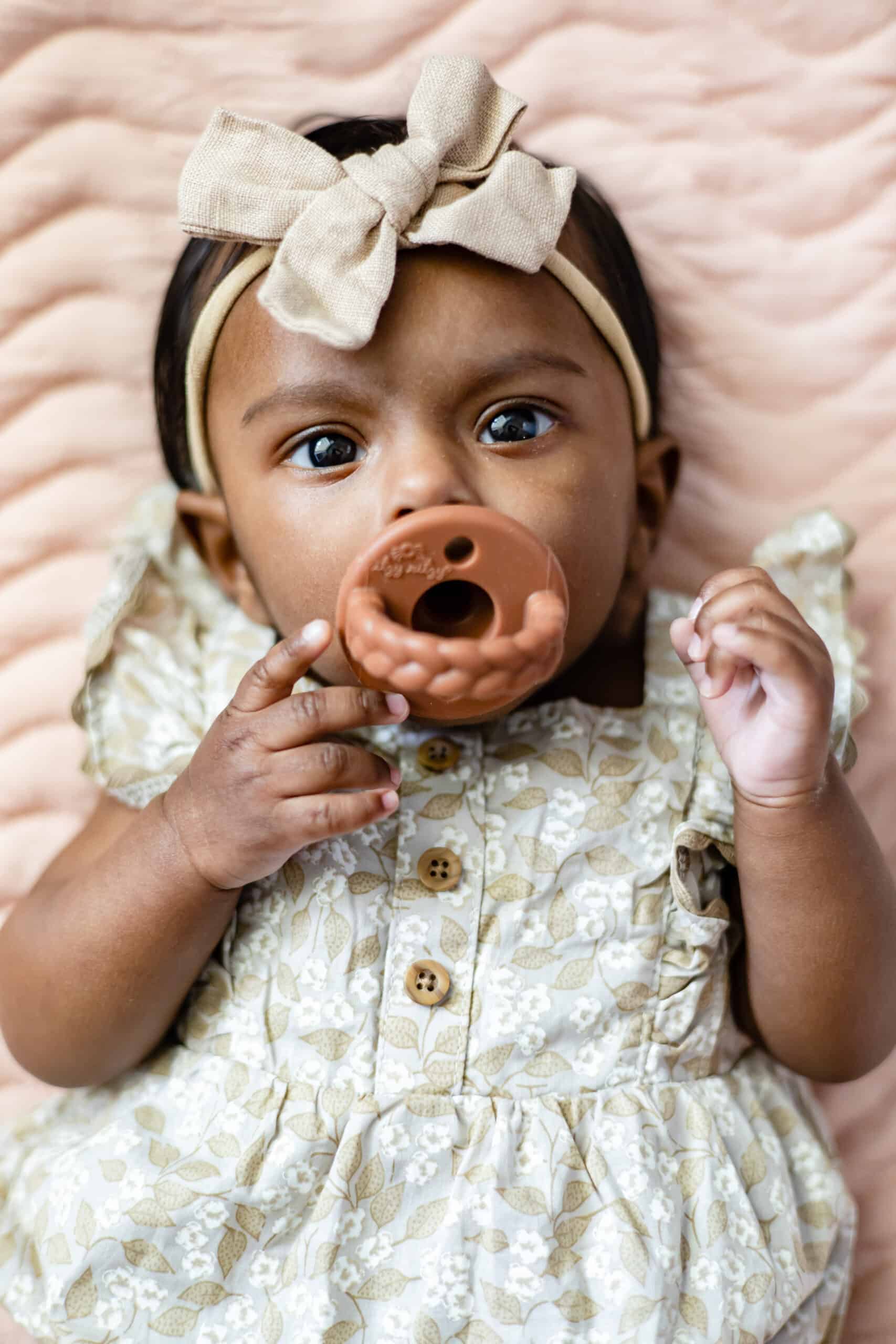 Itzy-Ritzy-Sweetie-Soother-3-Pack-Pacifier-Freesize-3PCFR6001-Coffee-Cream-4-scaled