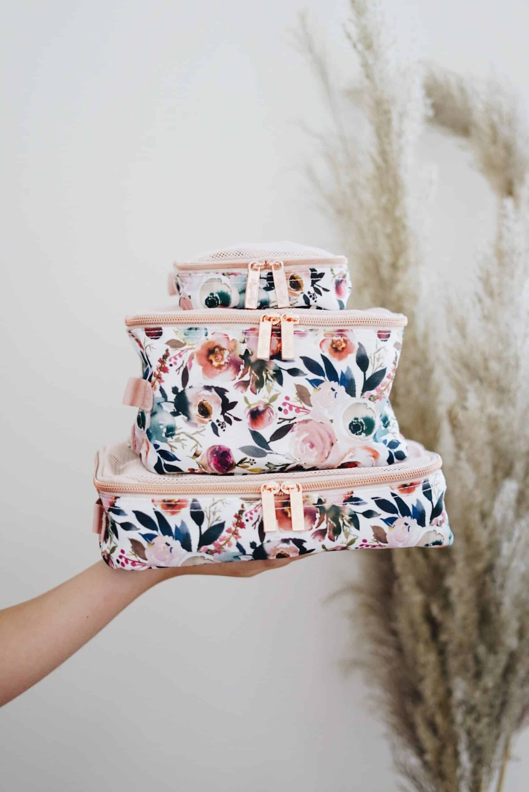 Itzy-Ritzy-Travel-Organizer-PC9100-Blush-Floral-Packing-Cubes-1-scaled